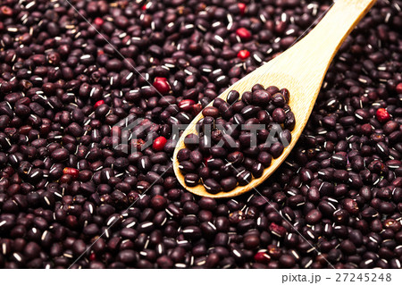 Background of adzuki beans with wooden spoon Background of adzuki beans with wooden spoon 27245248