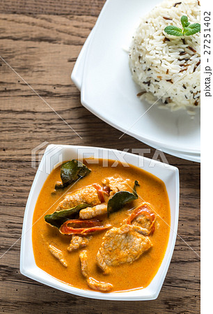 Thai panang curry with bowl of white and wild rice Thai panang curry with bowl of white and wild rice 27251402