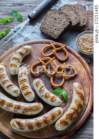 Grilled sausages with pretzels Grilled sausages with pretzels 27251485