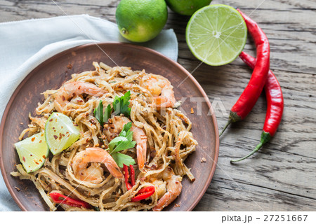 Thai fried rice noodles with shrimps Thai fried rice noodles with shrimps 27251667
