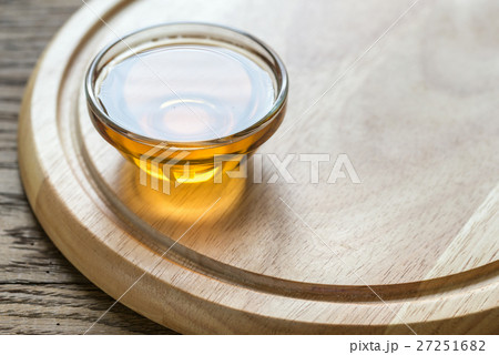 Bowl with honey 27251682