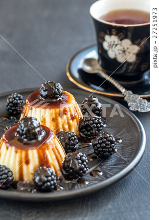 Vanilla puddings with fresh blackberries topping 27251973