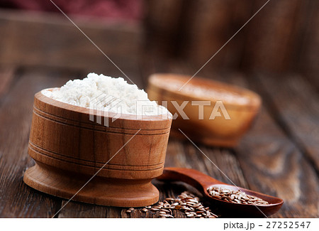 flax seed and flour 27252547