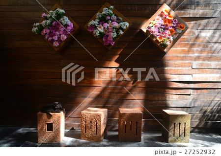 Flower arrangements Flower arrangements 27252932