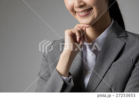 考える女性、アイディア、企画 考える女性、アイディア、企画 27253653