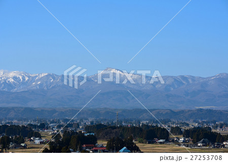 初冬の焼石連峰　経塚山に雪 27253708