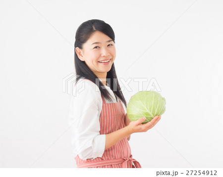 キャベツを持つ女性 キャベツを持つ女性 27254912