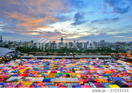 Train Night Market Ratchada 27255133