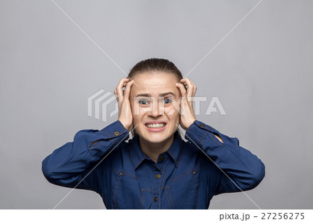 Portrait of yelling woman Portrait of yelling woman 27256275