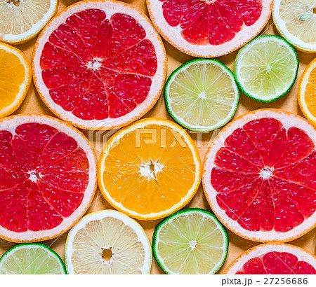 Slices of various citrus fruits 27256686