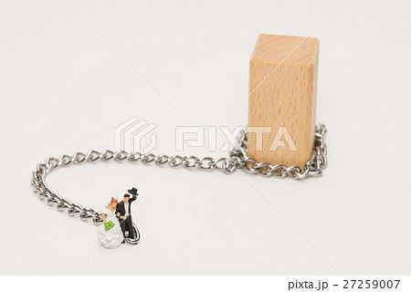 鎖に繋がれた新郎 鎖に繋がれた新郎 27259007