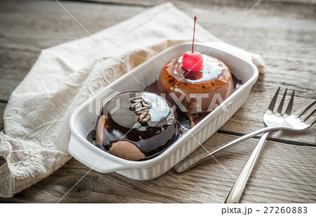 Coffee panna cotta under chocolate and strawberry 27260883