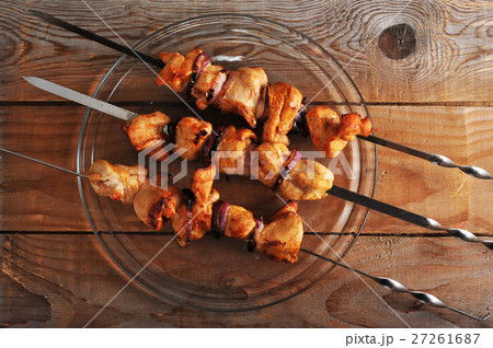chicken kebab with onions 27261687