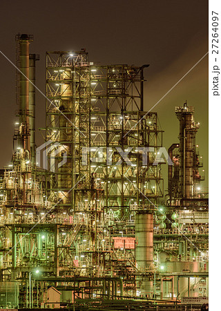 横浜本牧の工場夜景の写真素材