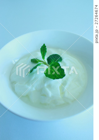 ヨーグルト 27264674