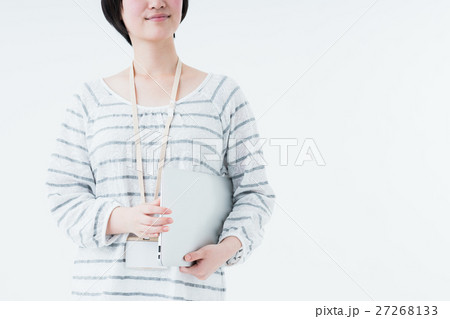 ビジネスウーマン（パソコン） 27268133