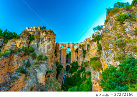 Puente Nuevo Bridge over the Tajo Gorge. 27272160