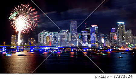 アメリカ　フロリダ州　マイアミ　ダウンタウンの花火 27273524
