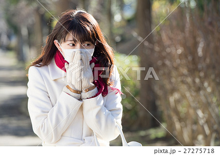 コートの女性 コートの女性 27275718