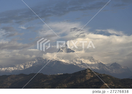 ネパール・ポカラの日本山妙法寺から望むヒマラヤ山脈 27276838
