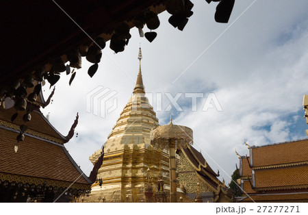 Golden pagoda at asian temple 27277271