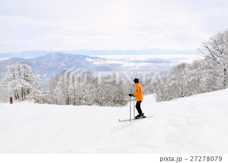 Skier taking in the beautiful Myoko scenery before 27278079