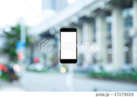 スマホ 携帯電話 スマートフォン 都市風景 東京 不動産イメージ スマホ 携帯電話 スマートフォン 都市風景 東京 不動産イメージ 27279029