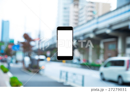 スマホ　携帯電話　スマートフォン　都市風景　東京　不動産イメージ 27279031