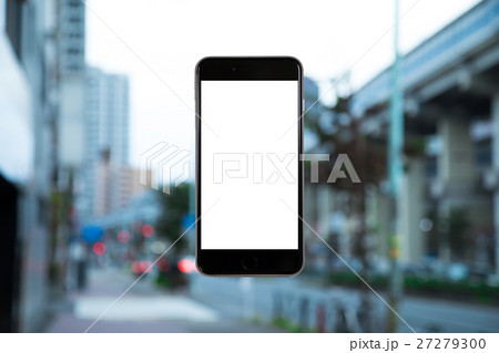 スマホ　携帯電話　スマートフォン　都市風景　東京　不動産イメージ 27279300