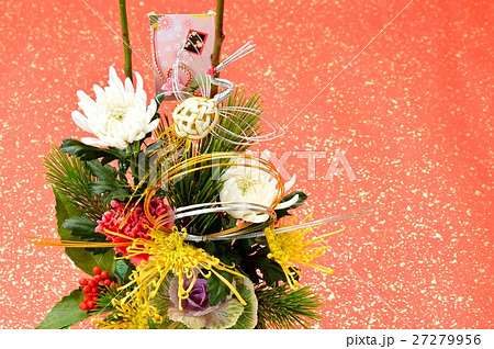 お正月飾り、正月用お花のアレンジメントのイメージ。 27279956