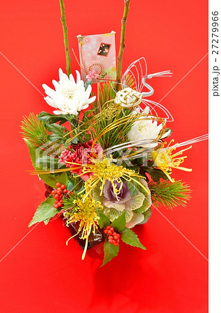 お正月飾り、正月用お花のアレンジメントのイメージ。 27279966