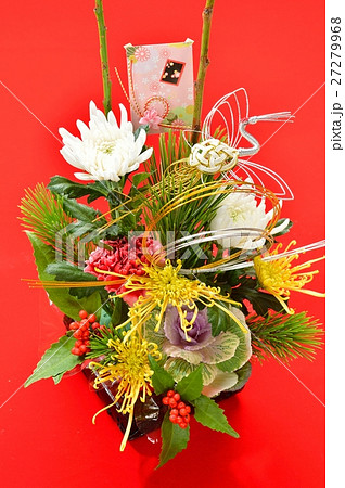 お正月飾り 正月用お花のアレンジメントのイメージ の写真素材