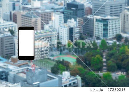 スマホ　携帯電話　スマートフォン　都市風景　東京　不動産イメージ 27280213