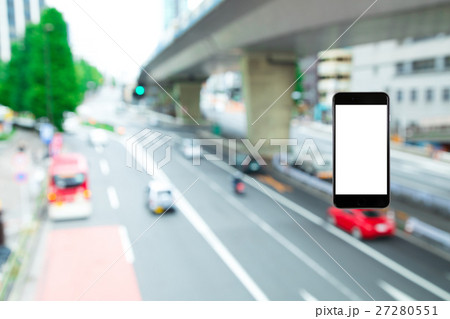 スマホ 携帯電話 スマートフォン 都市風景 東京 不動産イメージ スマホ 携帯電話 スマートフォン 都市風景 東京 不動産イメージ 27280551