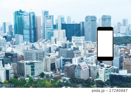 スマホ　携帯電話　スマートフォン　都市風景　東京　不動産イメージ 27280887