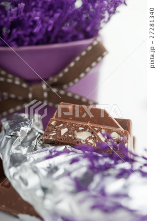 Chocolate bar in foil close-up 27281340