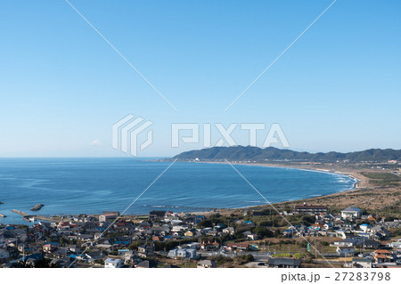 千葉県館山市の北条海岸と富士山（冬） 27283798
