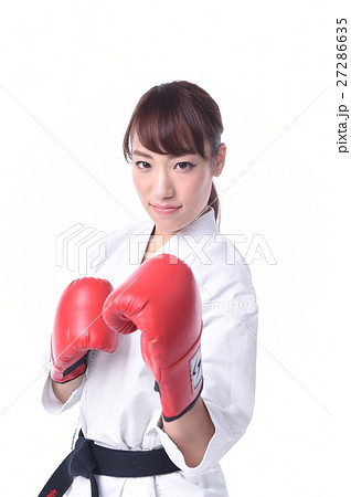 ボクシングをする女子 27286635