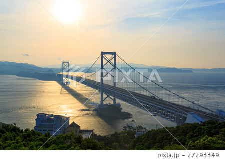 早朝の大鳴門橋 27293349