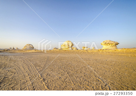 エジプト　白砂漠の風景 27293350