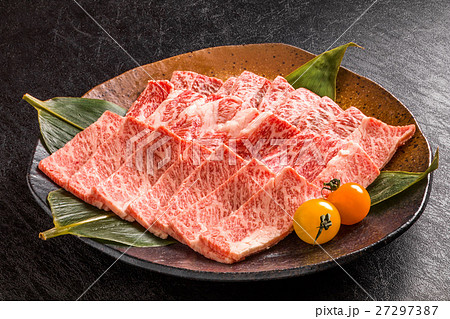 高級和牛　Marbled Kobe beef Japanese foods 27297387