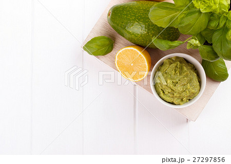 avocado Guacamole sauce 27297856