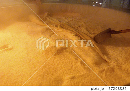 酒造り　日本酒　蒸し米 27298385