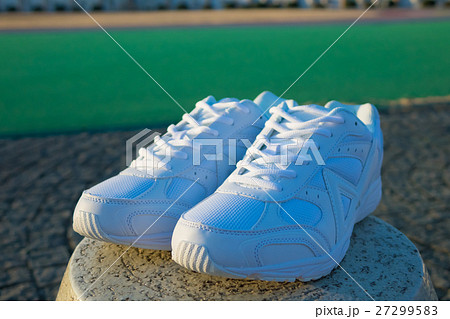 陸上 靴 白 学生 陸上 靴 白 学生 27299583