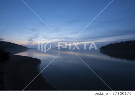 夜明け前の湖 (兵庫県加古川市) 夜明け前の湖 (兵庫県加古川市) 27300170