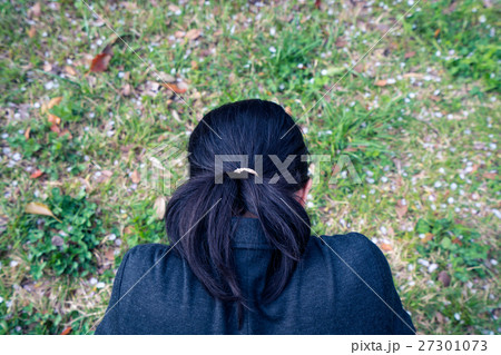 落ち込むビジネスウーマン 落ち込むビジネスウーマン 27301073