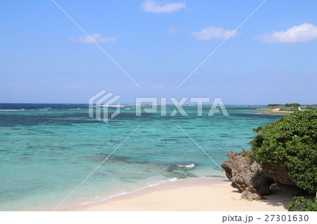 沖縄美ら海水族館付近の青い海 27301630