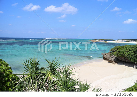 沖縄美ら海水族館付近の青い海 27301636