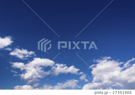 冬の青空と白い雲 27301908