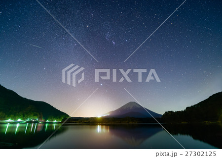 精進湖から望む富士山としぶんぎ座流星群 精進湖から望む富士山としぶんぎ座流星群 27302125